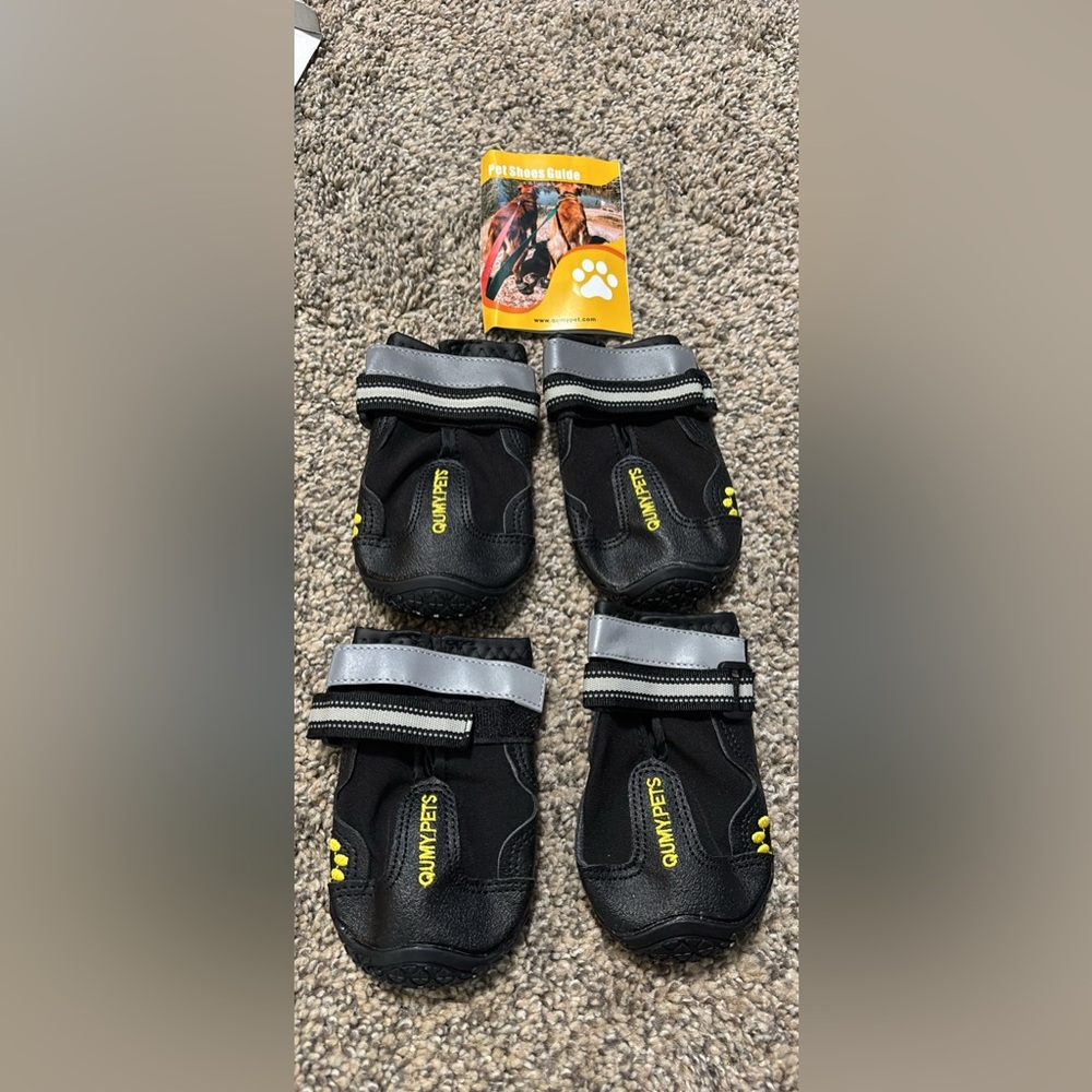 Qumy Pet Black Dog Boots - Set of 4- size 5